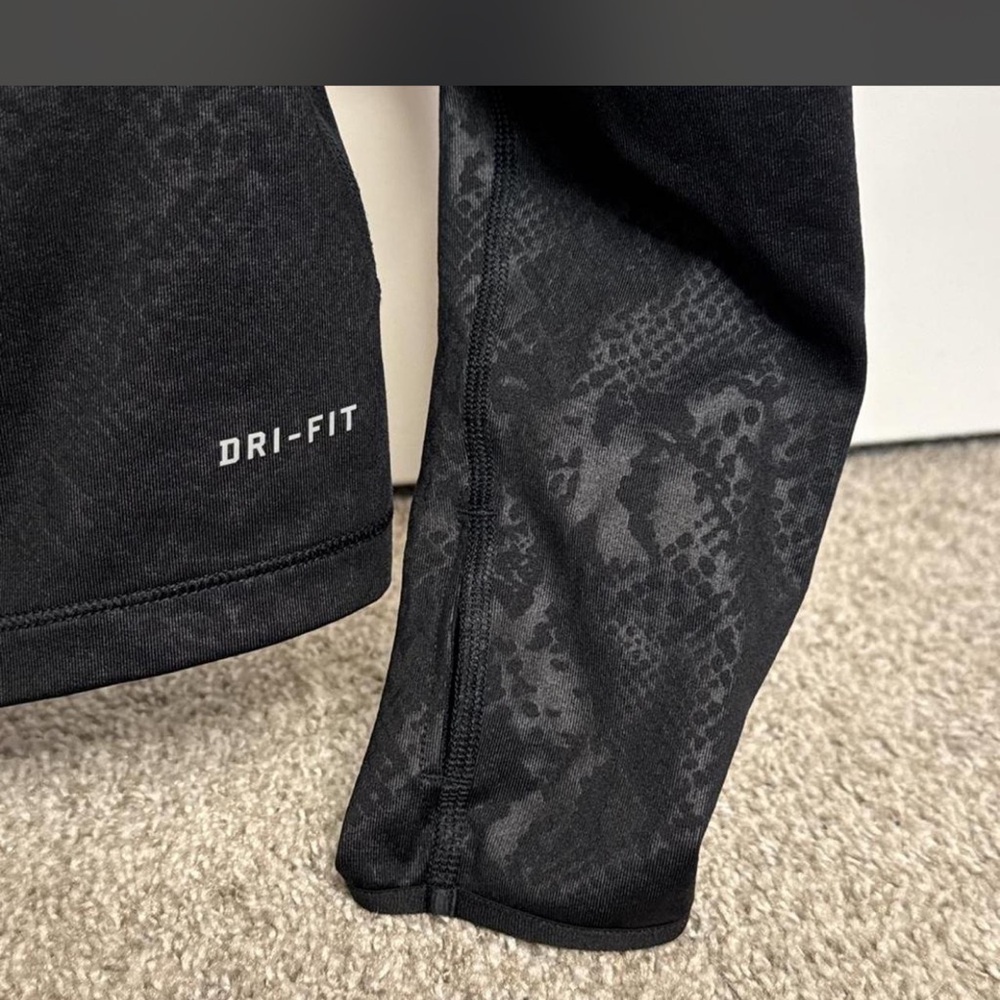 Nike Women's Black Patterned Jacket - Picture 4 of 5